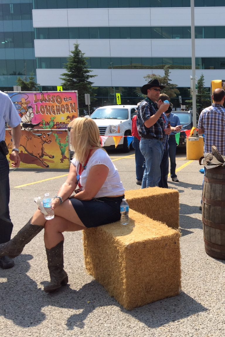 Western haybales western games