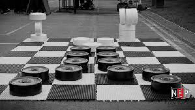 giant checkers