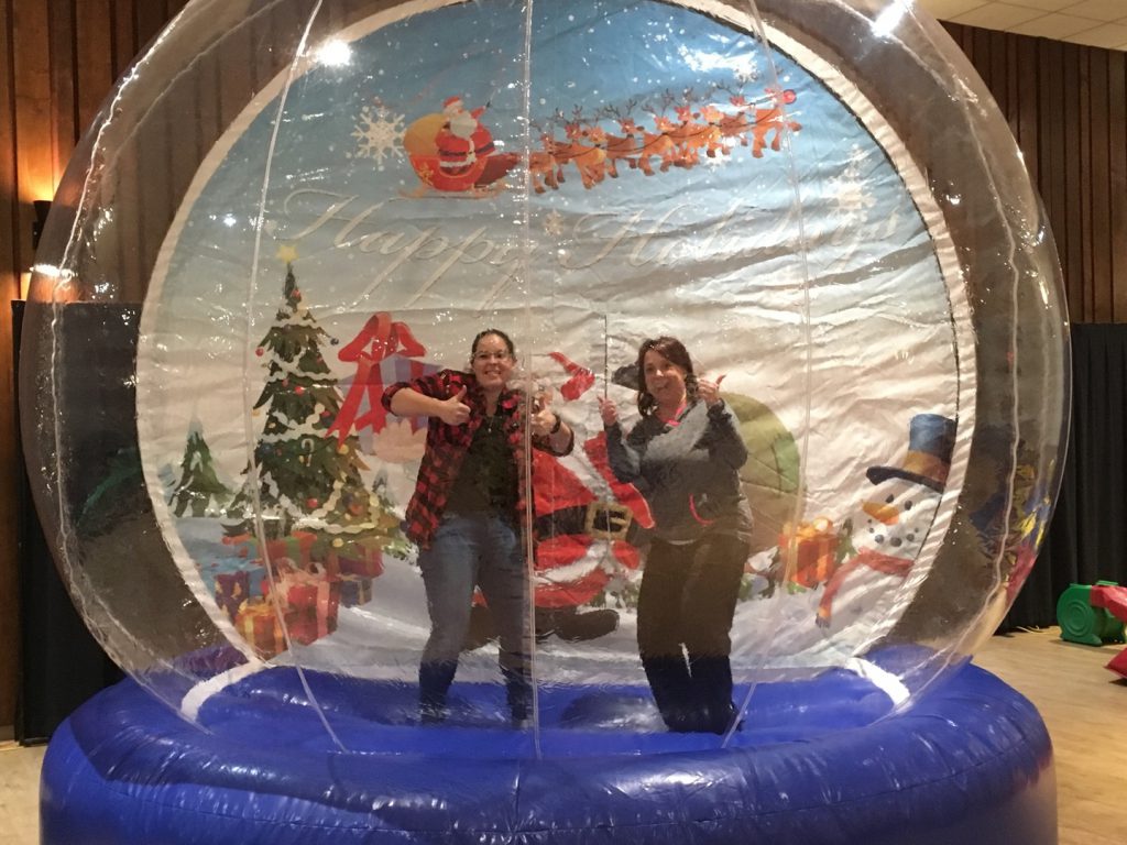 Life Size Snow Globe for Christmas – Carnivals for Kids at Heart